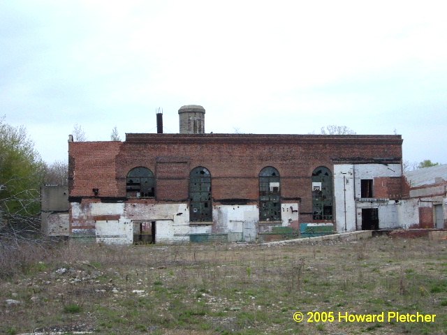 The Winona Railroad's powerhouse #2 had its chimney removed long ago and the building appears not long for this world.  Howard Pletcher